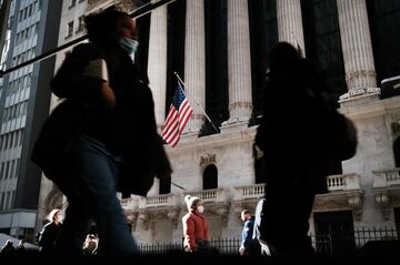 景気回復織り込む米国株、米国債は異なるシグナル