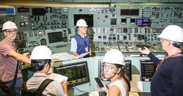 米で広がる原発支持　宇宙空間も視野に