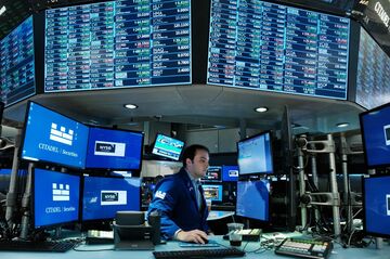 米株投資に異例の悲観論、くすぶる景気後退懸念