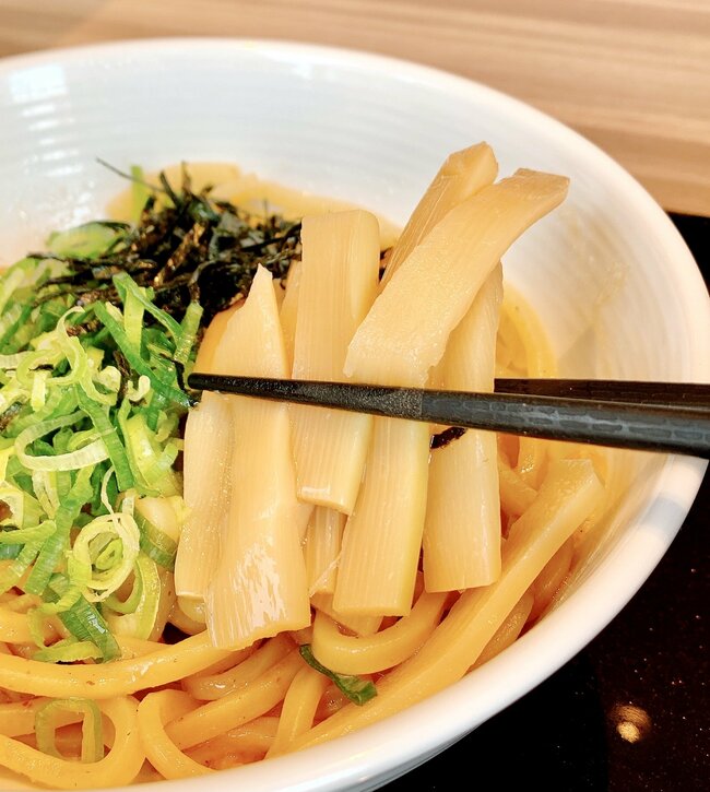 「禁断のW炭水化物」「背徳すぎだろオイ」吉野家の“よくばりセット”1100kcal超えでボリューム感がハンパない！「カロリー度外視の最高なやつ」