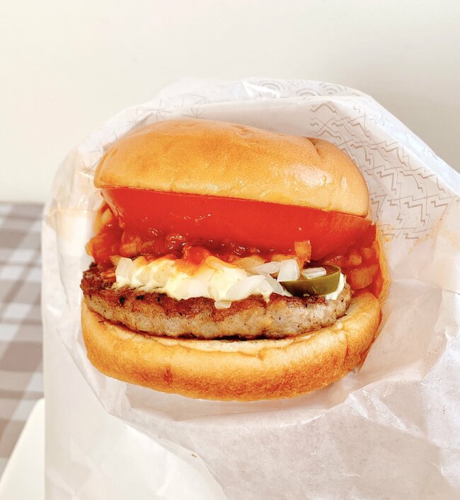 「美味しすぎて震えてる」「この世で一番うまい」モスバーガーの“隠れた名品メニュー”完成度が高すぎる…！「ふたつ食いたい」