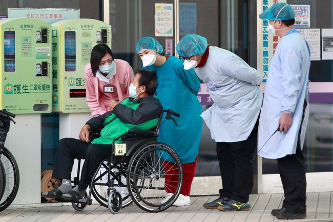 写真：台湾の病院　医療従事者と医師