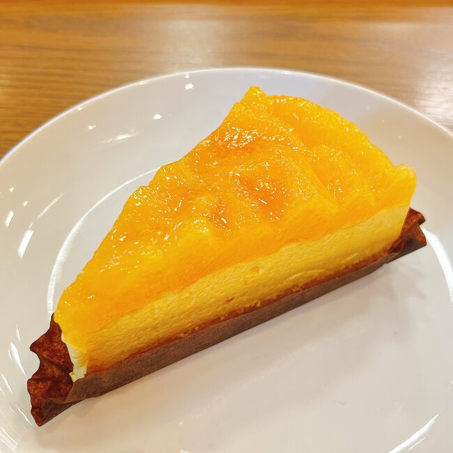 「激烈においしい」「リピ決定！」スターバックスの“芸術品みたいなスイーツ”ひと口の幸福感がスゴいんです！「また食べたくなって買っちゃった」