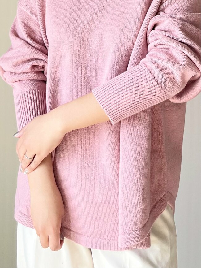 「二の腕がスッキリ見え」グローバルワークの“2200円ニット”ぽわんとした袖が可愛い！「細見えします」「とてもお気に入り」