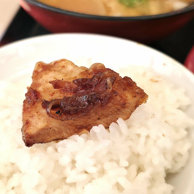 「めっちゃご飯すすむやん」かつや新作の“よくばり定食”がっつりお肉を食べられて幸せ!「豚肉祭りの開催だあ!」「お肉とても柔らかい!」