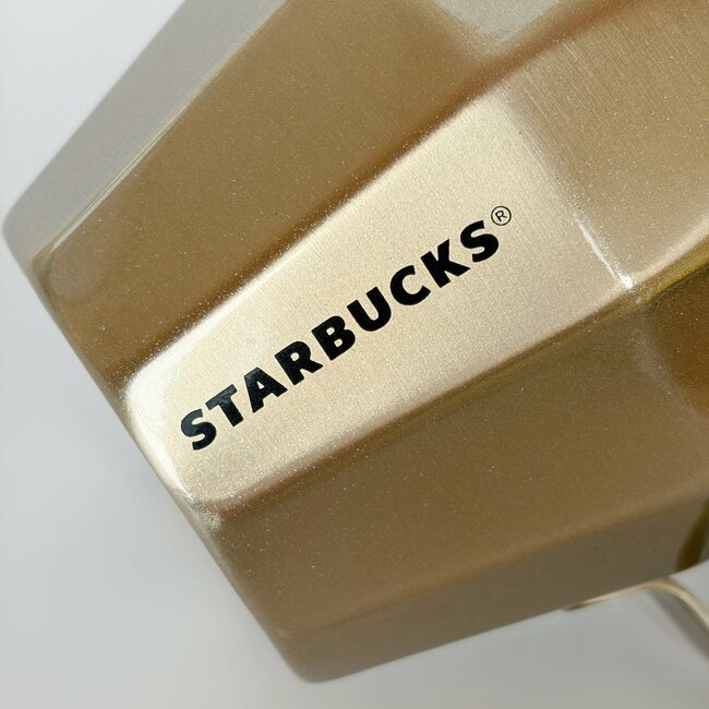 「かわいくて一目惚れ」スターバックスの“きらきら輝くマグカップ”使うたびに幸福感で満たされる～！「たっぷりサイズで形も素敵！」「マグカップだけど飾っておきたい」