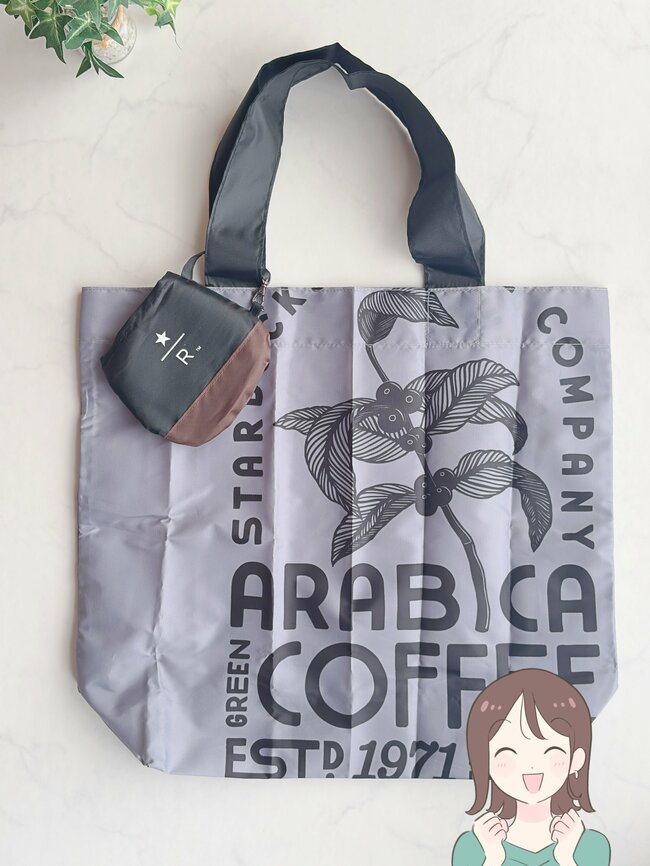 「自分用とプレゼント用で2個購入しました」スタバの“マグカップみたいなエコバッグ”が可愛すぎる！「カップの形に一目惚れ」「大容量なのでたくさん買物しても大丈夫」