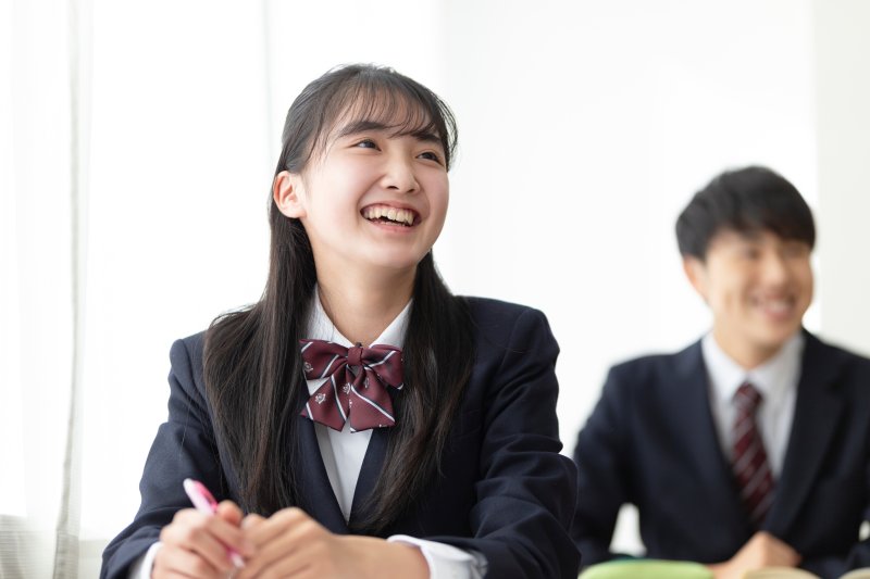 【1分でわかる】勉強を教えるのがうまいお父さんはどちらでしょうか？