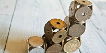 楽天カードで投資信託を積み立て、1％分のポイントを貯める方法をわかりやすく解説！「つみたてNISA」におすすめの「楽天カード＋楽天証券」のサービス紹介