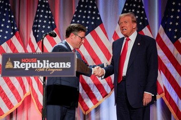 トランプ氏、ジョンソン下院議長の続投を支持