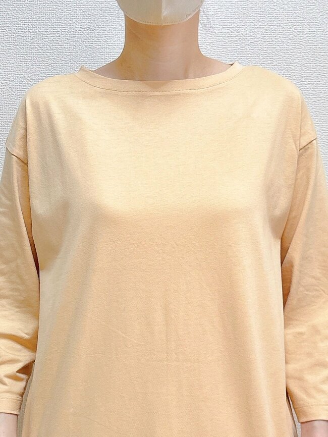 「5枚愛用してます」「一年中着ていたい」無印良品の“990円トップス”万能すぎて何枚でも欲しくなる!「シンプルだけど頼れる一枚」