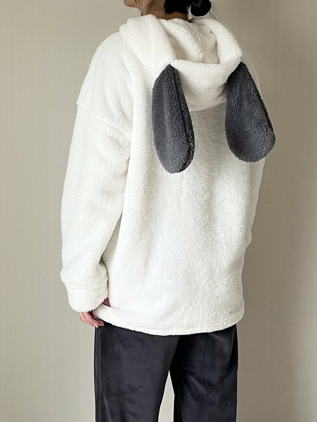 「可愛すぎて大満足」GU×スヌーピーの“ふわもこパーカ”が毛布みたいな暖かさ!「家では手放せない」「お尻から首元まであったかい!」