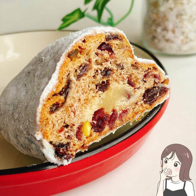 「4店目で発見」「買えてよかった」スタバで見つけたらラッキーな“ポーチ付きスイーツ”コスパよすぎてビックリする！「今年のポーチ特にかわいい」