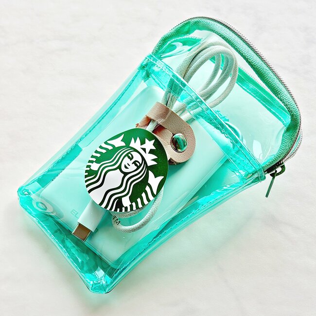【スタバ】カードや診察券が50枚入った！可愛すぎる“カップみたいなポーチ”ドリンク券付きでお得！「何このポーチの可愛さ」「カバンにもつけられる」《購入レビュー》