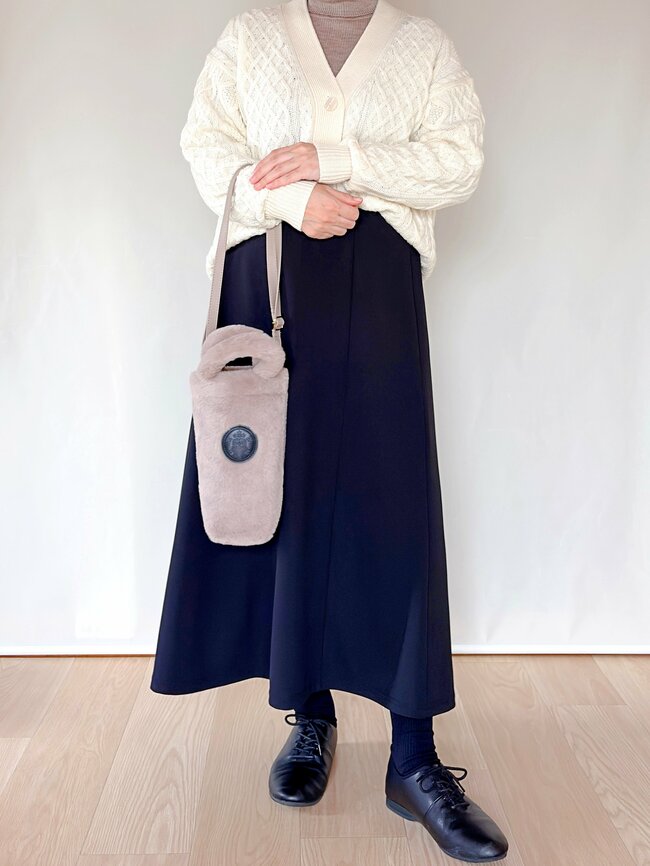 「こんなん見たら買うしかないやろ」スタバの“ボトルみたいなショルダーバッグ”が可愛すぎる…!「2店舗目でGETできました」「街で見かけたら思わず二度見しちゃう」