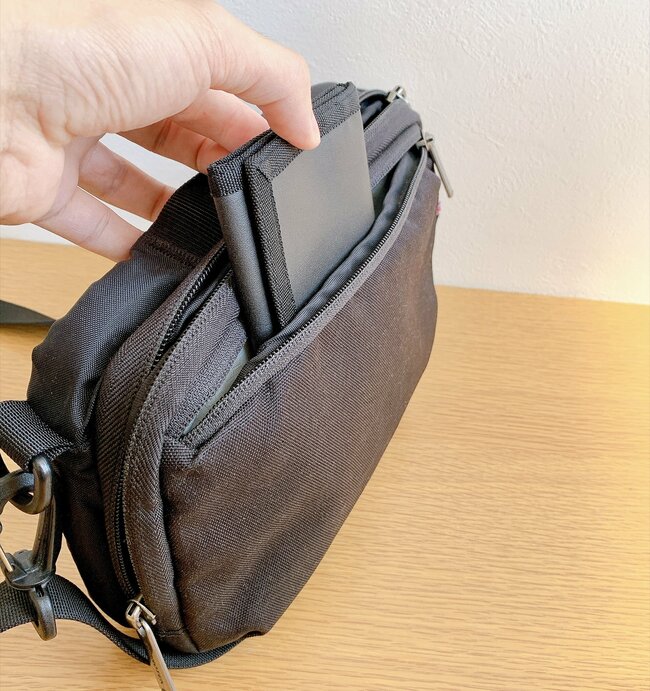 カードや診察券が28枚も入った…！セリアで見つけた「ぺたんこ財布」ガバッと開いて使いやすい！《購入レビュー》