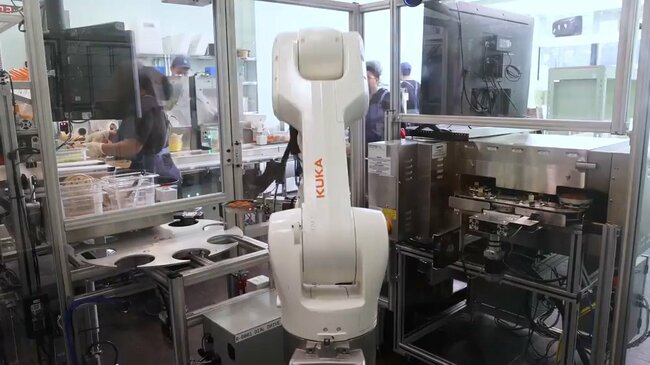 ハンバーガー店でロボット活躍、米外食産業に自動化の波