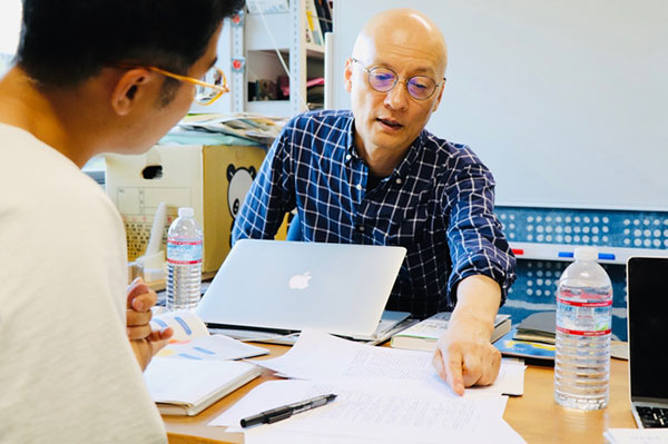アーティストの「仕事のやり方」に何を学ぶべきか