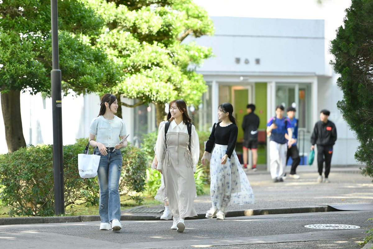 スポーツ健康科学部の学生と医学部の新入生が共に過ごす「啓心寮」（さくらキャンパス／千葉・印西市）。医学部学生の女性比率は半数を超えている