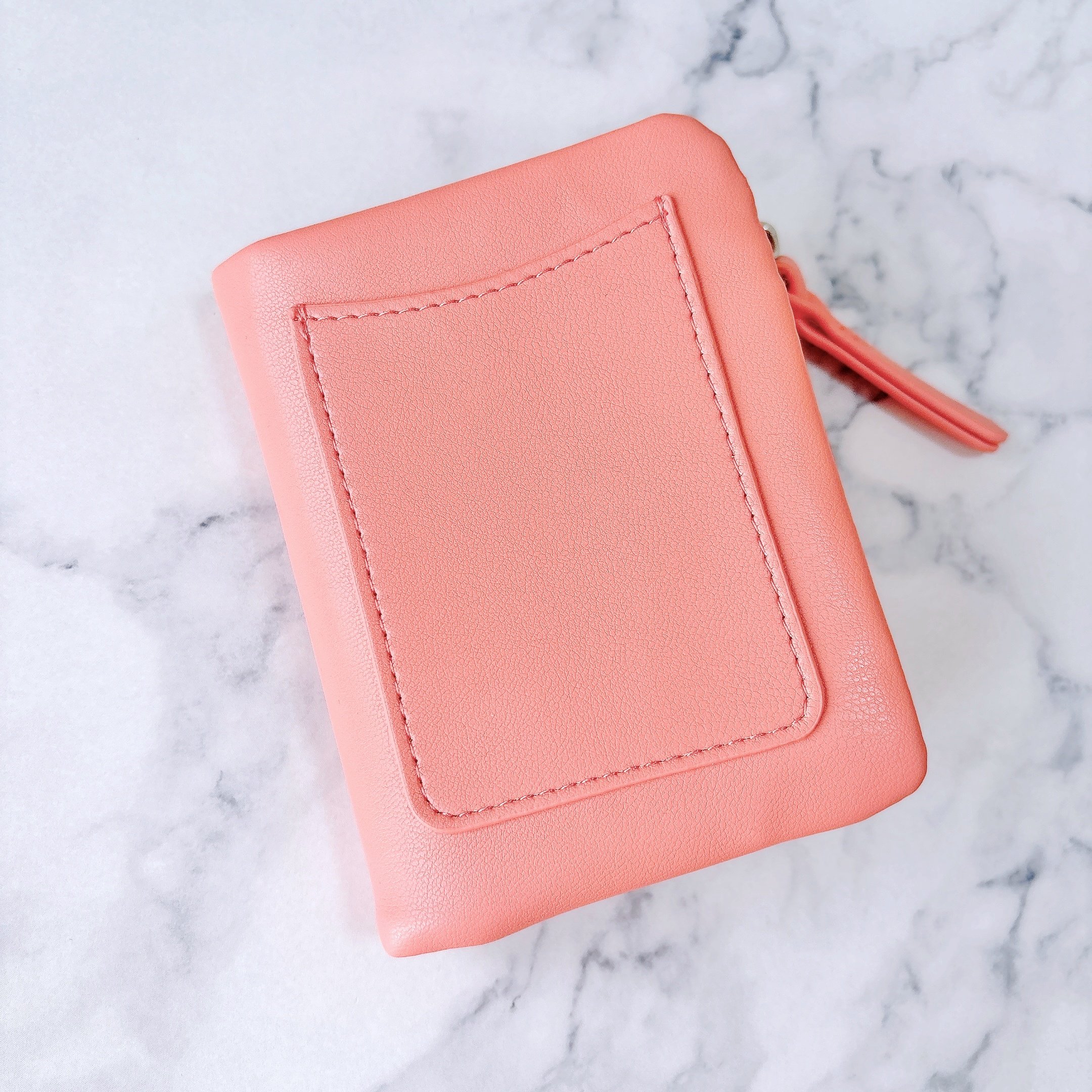 「小銭を探しやすい」ニコアンドの“コンパクトな財布”カードや診察券が21枚も入って優秀！「薄くて軽いのが良い」「小さめのバッグでもかさばらない」