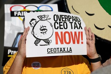 億万長者の低い税負担、経済にとって問題に