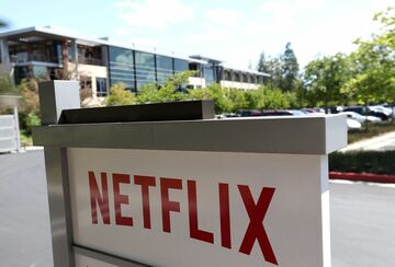 ネットフリックス、「イッキ見」戦略は捨てず