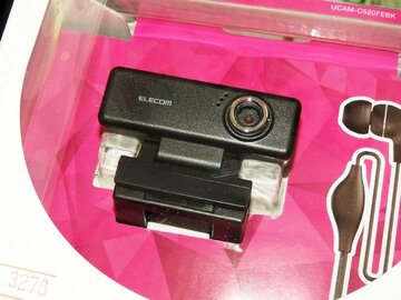 すぐに使えるイヤホンマイク付き200万画素のウェブカメラ