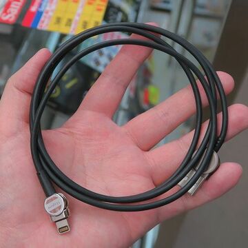 向きが自由に変えられるスマホ用の円型マグネットケーブル