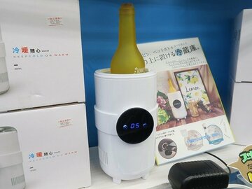 夏はキンキンで！ 飲み物がお好きな温度にできるボトル状のクーラー