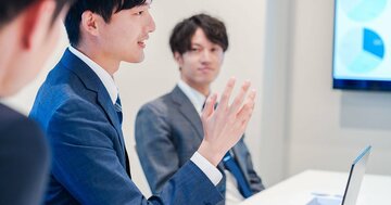 「会議で静まり返ったとき、普通の人は黙る」→ずば抜けて仕事ができる人は、何をする？