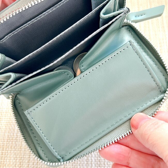 ガバッと開いて使いやすい…！アフタヌーンティーの「おしゃれミニ財布」がセールで62％オフは破格だよ！