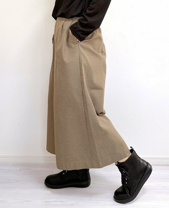 ワークマンは天才ですか…？2300円の「スカートみたいなパンツ」がオシャレで有能！トイレの“あるある悩み”が解決します《購入レビュー》