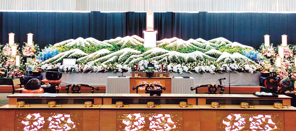 生花祭壇で、社葬・お別れ会の風景を「感動」に変える