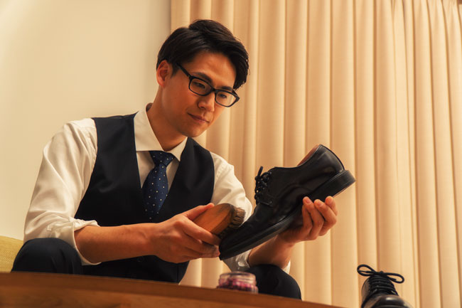 靴の手入れは大事