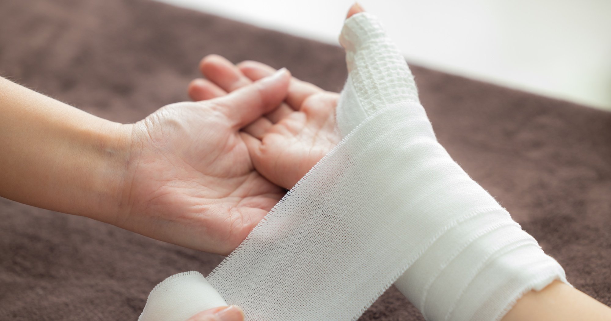 知らないと損！病気やケガで休んでも「収入6割超」をもらえる働き方とは？