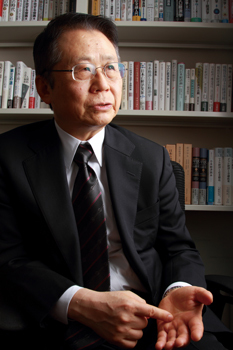水野和夫氏が語る、終わりゆく資本主義の先頭に立った日本