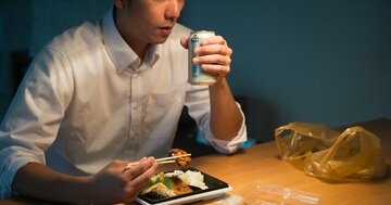 夕食の時間が遅いと寝ている間に体重が増える決定的な理由