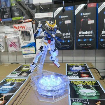バンダイのアクションベースや魂STAGEに合体できるライトアップスタンド