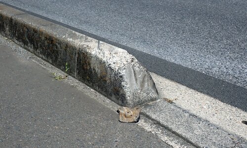 駐車場で「クルマをこする人」「こすらない人」の決定的な違い、油断していたら「ガリッ」