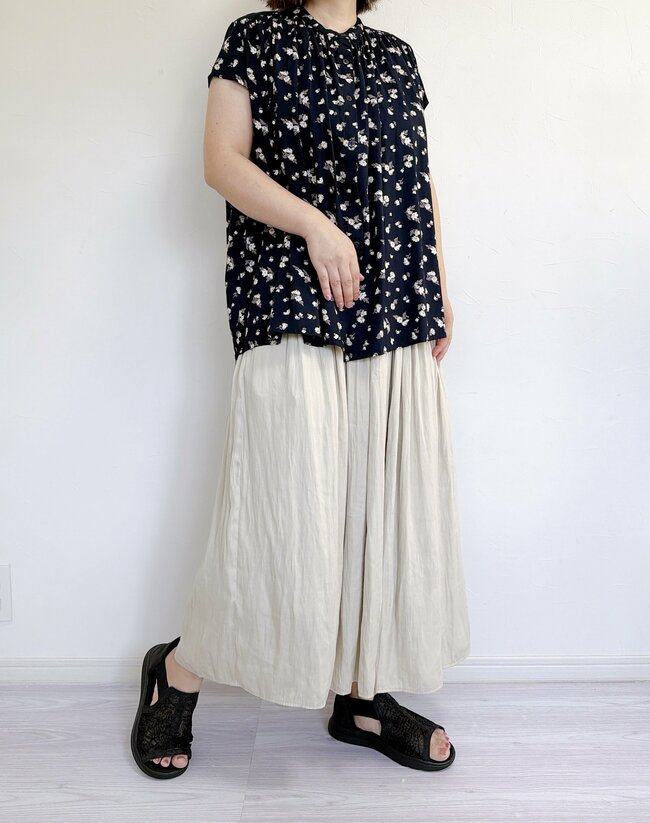 【しまむら】ふんわりシルエットが可愛い!1419円の「お尻まで隠せるブラウス」が細見えしてオシャレ!《購入レビュー》