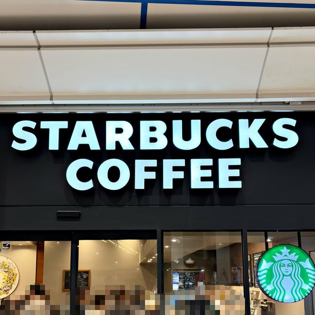 【スタバ】「つい買っちゃった」「花火柄かわいい」夏限定の“夜空みたいなミニカップ＆ポーチ”ドリンク券付きで嬉しすぎる！《購入レビュー》