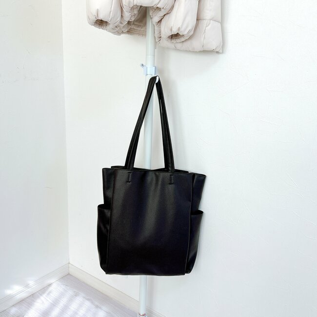 冬のアウター、ごちゃごちゃ問題が解決!ダイソーの「ホームセンターに売ってそうなポール」で部屋がスッキリ片付いた!