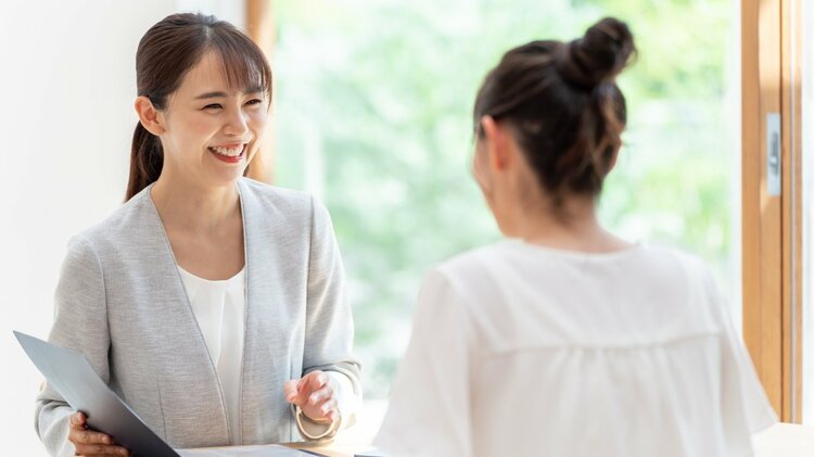 「聞き上手」な人が、「丁寧な言葉づかい」ではなく、「タメ口混じり」で話す深い理由