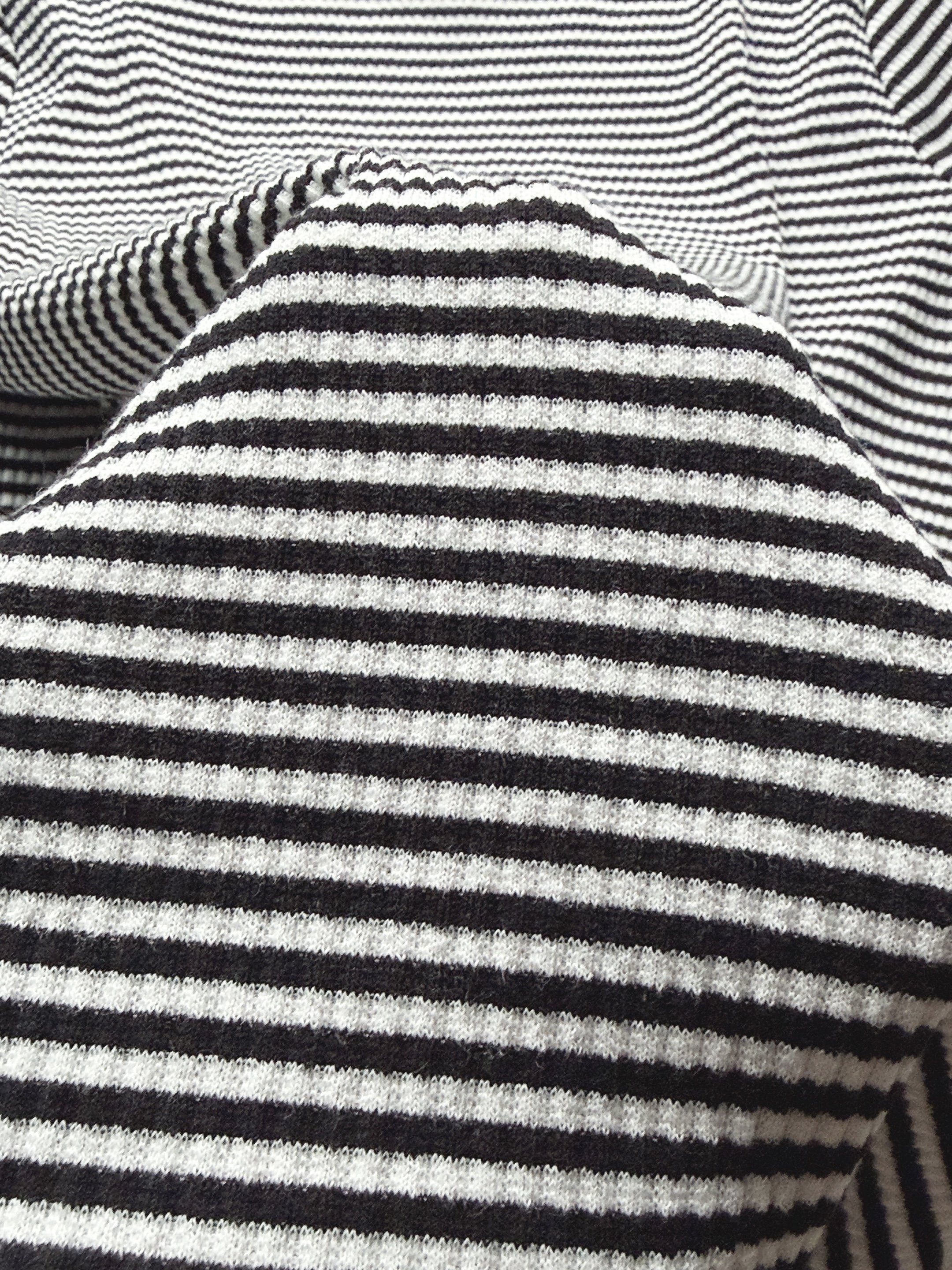 二の腕カバーの天才かも…！しまむらの「1089円トップス」がオンオフ着回せて何枚も欲しくなる！