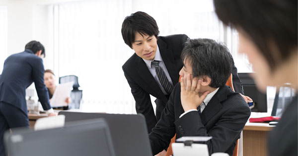口下手な経理部員が、上司を巻き込みながら改革を進めるための交渉術とは 口下手な経理部員が、上司を巻き込みながら改革を進めるための交渉術とは