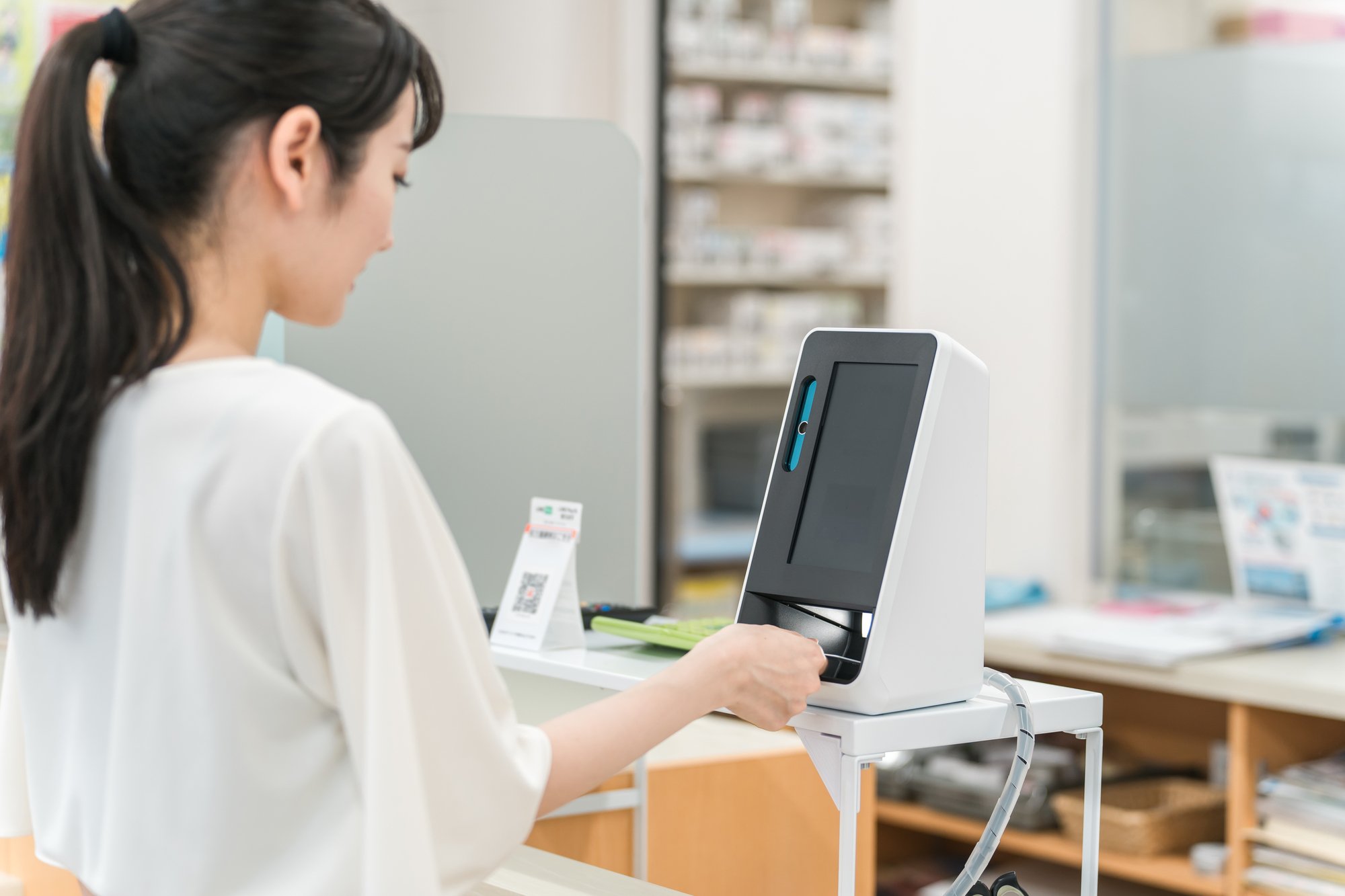 紙の保険証は12月2日から発行停止!「マイナ保険証」のない人はどうしたらいい?
