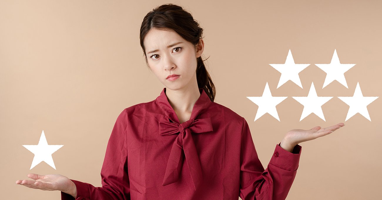 評価をする女性