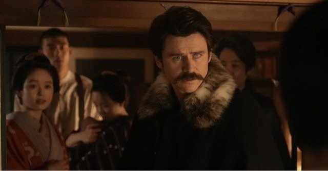 「箸はあえて下手に持つけど…」朝ドラ・夫役演じるトミー・バストウが今もできない日本の“習慣”