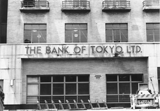 アメリカ下着メーカーという<br />黒船襲来