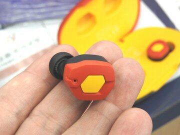 「EVA2020 × final完全ワイヤレスイヤホン」が上海問屋で販売中